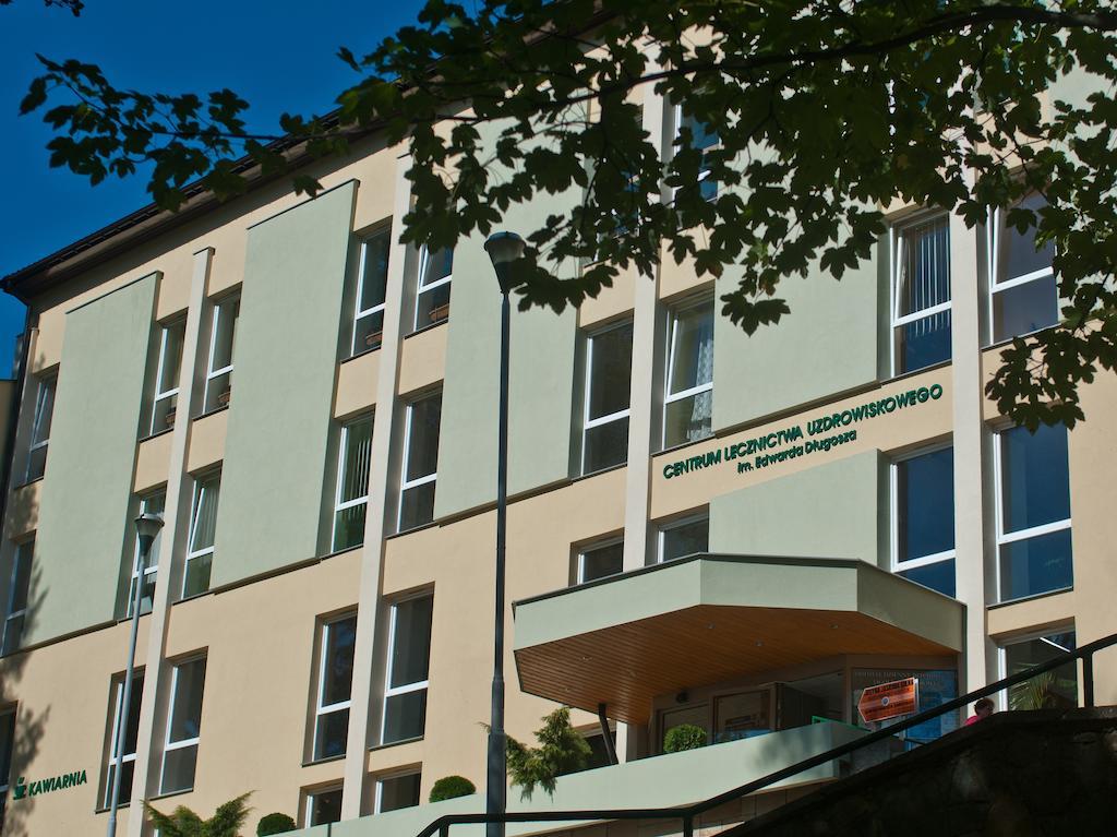 מלון Iwonicz-Zdrój Sanatorium Uzdrowiskowe Nr IV מראה חיצוני תמונה