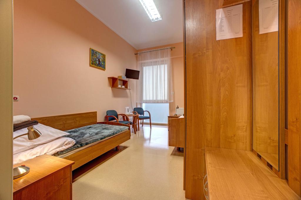 מלון Iwonicz-Zdrój Sanatorium Uzdrowiskowe Nr IV מראה חיצוני תמונה